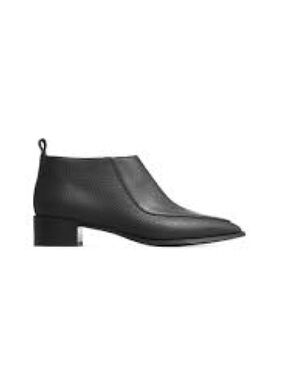 Everlane The Boss Boot Black Pebbled Leather Pointed Toe Ankle Boots Size 8
